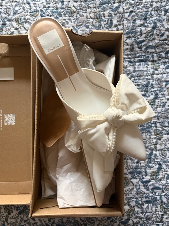 Dolce Vita Shoes - Dolce Vita White/Ivory Satin Bow Heels
